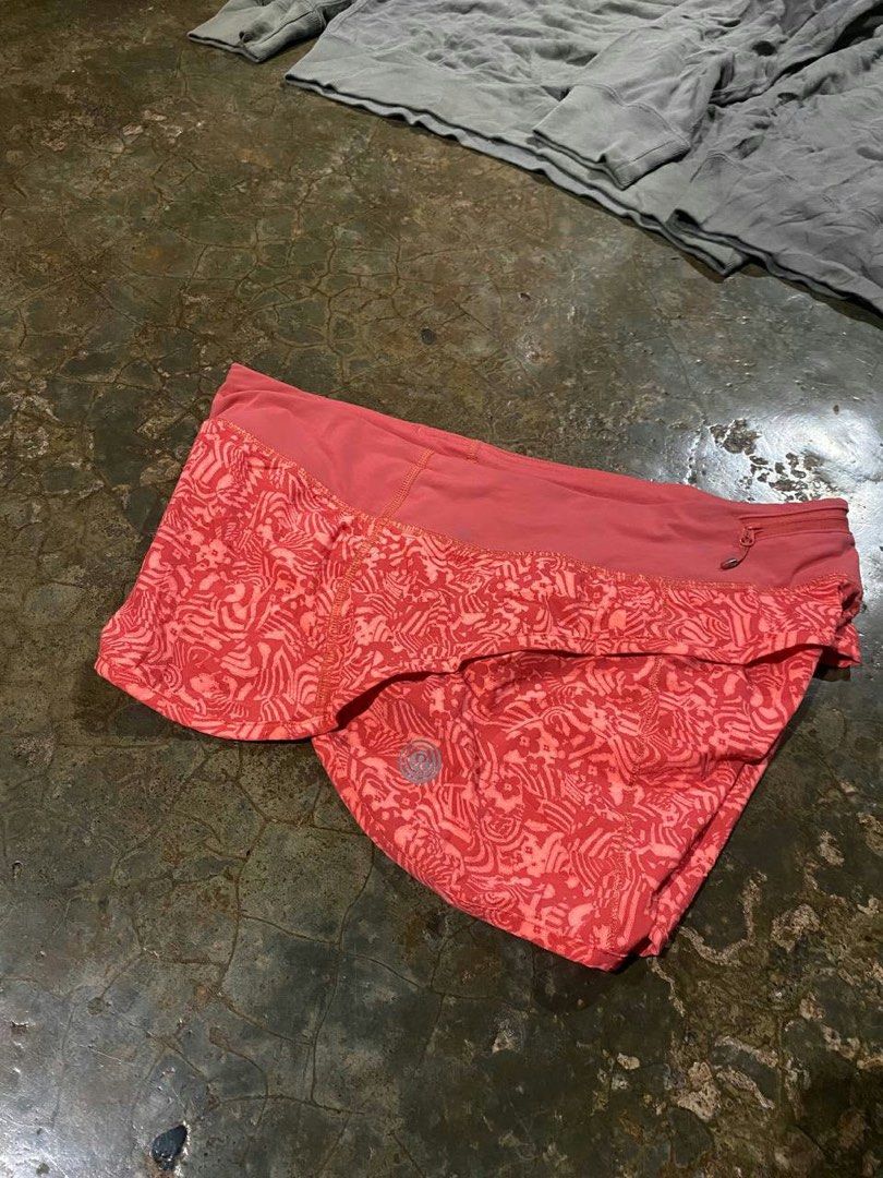 LULULEMON DOT 8 (Category: Shorts) located in Maramag. Submitted by luxurythirft (Listing ID 1465621724, Image 1). Description: EXCELLENT CONDI NO issue.