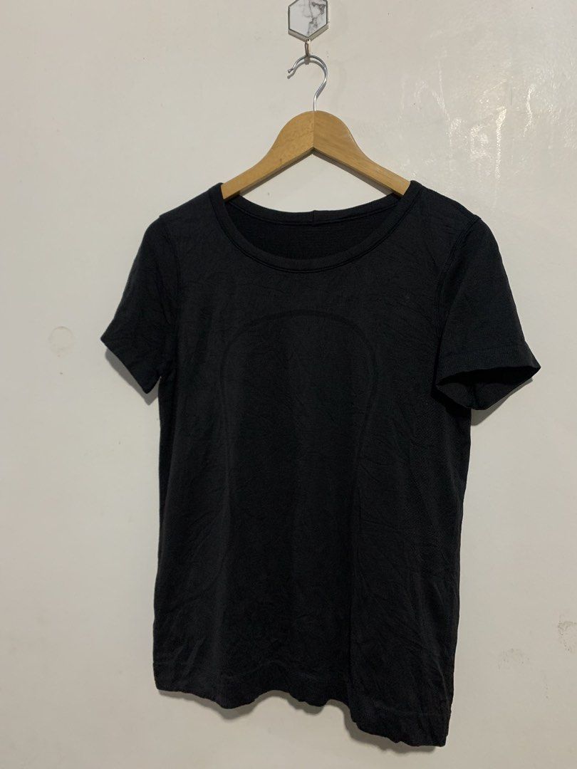 Lululemon for exercising (Category: Others Tops) located in Davao. Submitted by armanlinaojr. (Listing ID 1465682493, Image 2). Description: length 26 width 20 - no issue - need wash only .
