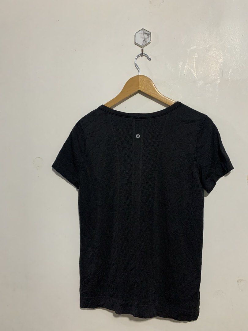 Lululemon for exercising (Category: Others Tops) located in Davao. Submitted by armanlinaojr. (Listing ID 1465682493, Image 1). Description: length 26 width 20 - no issue - need wash only .