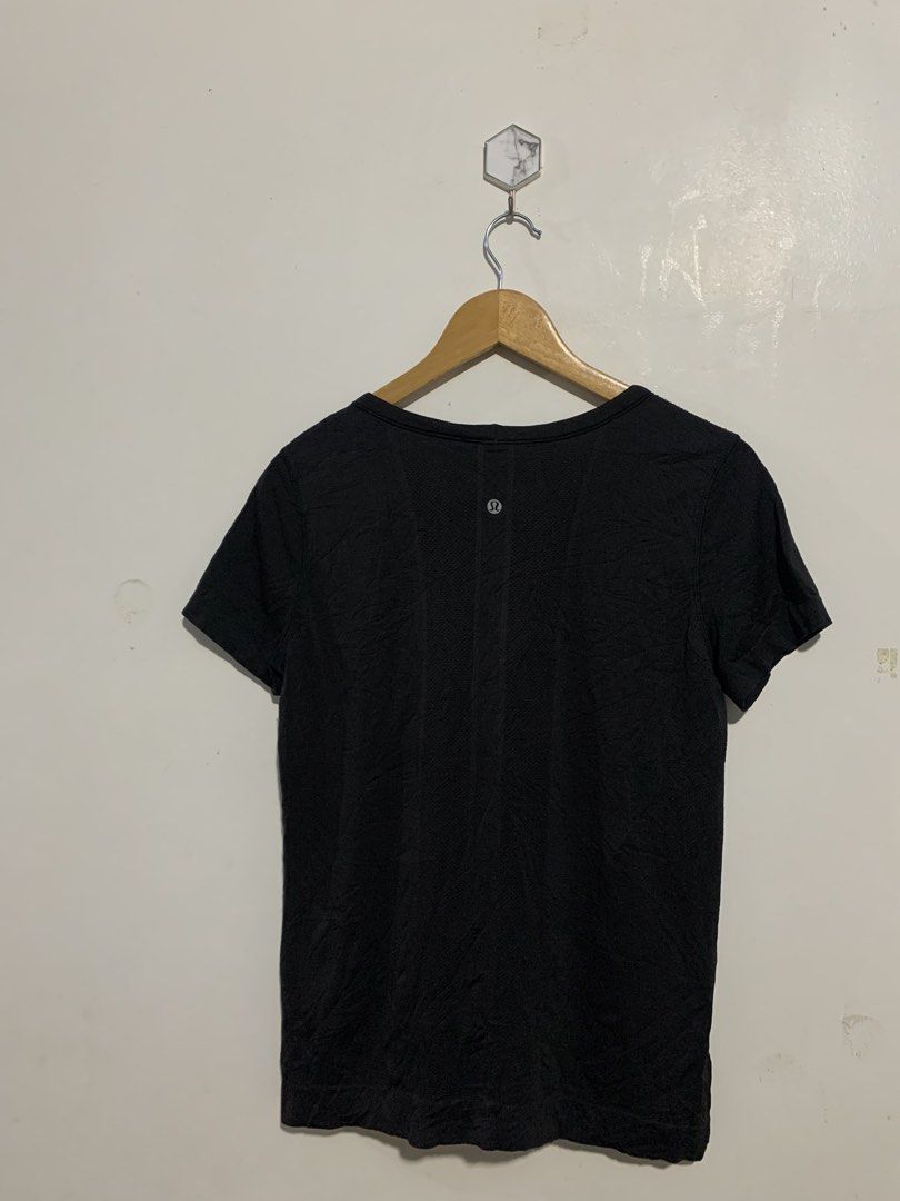Lululemon for exercising (Category: Others Tops) located in Davao. Submitted by armanlinaojr. (Listing ID 1465682493, Image 3). Description: length 26 width 20 - no issue - need wash only .