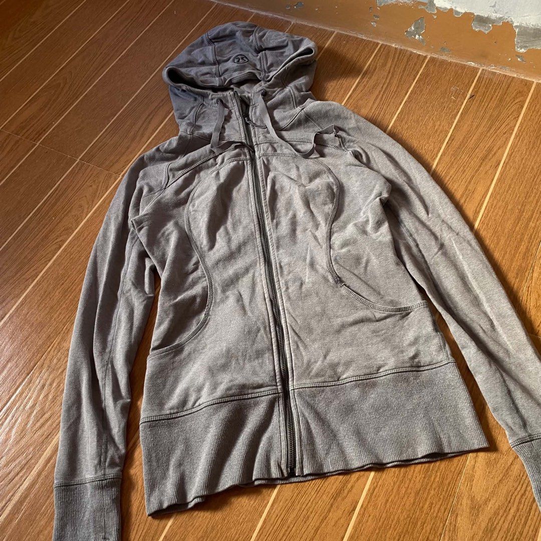 Lululemon jacket (Category: Coats, Jackets and Outerwear) located in Paete. Submitted by fat.archives (Listing ID 1465670968, Image 1). Description: Dimes Bust 18 Length 28 Cut tag +sf.