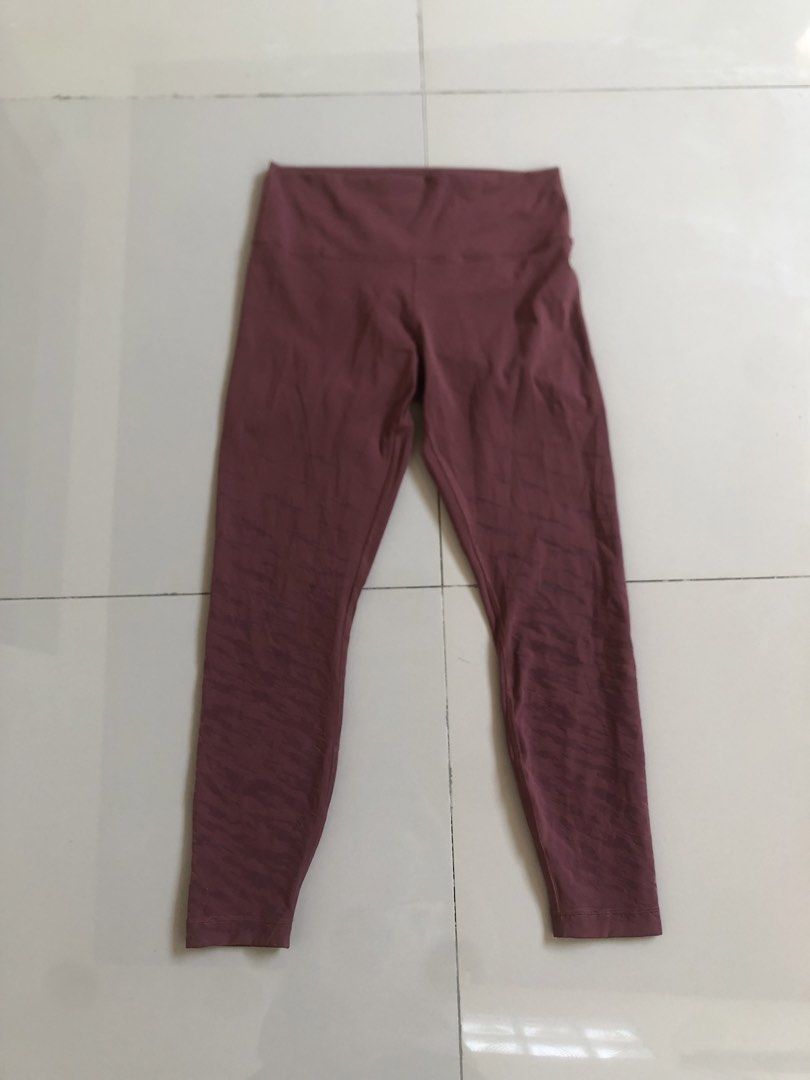 Lululemon leggings (Category: Activewear) located in Binalbagan. Submitted by kianbenedict024 (Listing ID 1465700028, Image 2). Description: Lululemon leggings Size large.