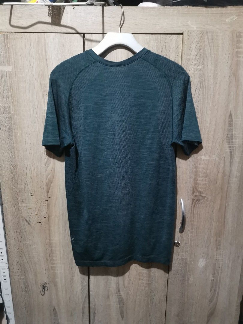 Lululemon metal vent tech t shirt size small (Category: Activewear) located in San Pedro. Submitted by thriftersthrift (Listing ID 1465586595, Image 2). Description: Width(inches) :18 Length(inches) :27 Good condition Already wash Color rate : 10 /10 🌵ALL ITEMS ARE FROM UKAY BALE SO MANAGE YOUR EXPECTATION 🌵 ASK SELLER FOR MORE INFORMATION COLOR MAY CHANGE TRU LIGHTING.