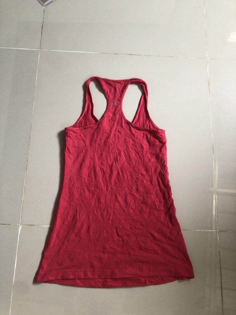 Lululemon tank top (Category: Activewear) located in Binalbagan. Submitted by kianbenedict024 (Listing ID 1465699709, Image 2). Description: Lululemon tank top Dot 8.