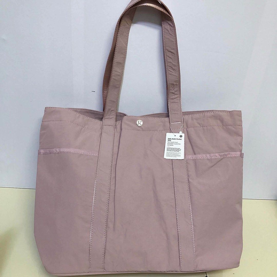 LULULEMON TOTE BAG (Category: Everything Else Others) located in Angeles City. Submitted by migs_font29 (Listing ID 1465656382, Image 1). Description: .