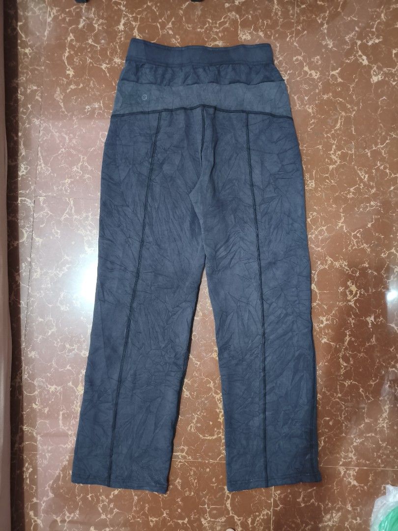 Lululemon Wunder Under Pants (6) (Category: Joggers) located in Paranaque City. Submitted by glendel_04 (Listing ID 1465621525, Image 2). Description: Excellent cond. size 6 on tag need wash .
