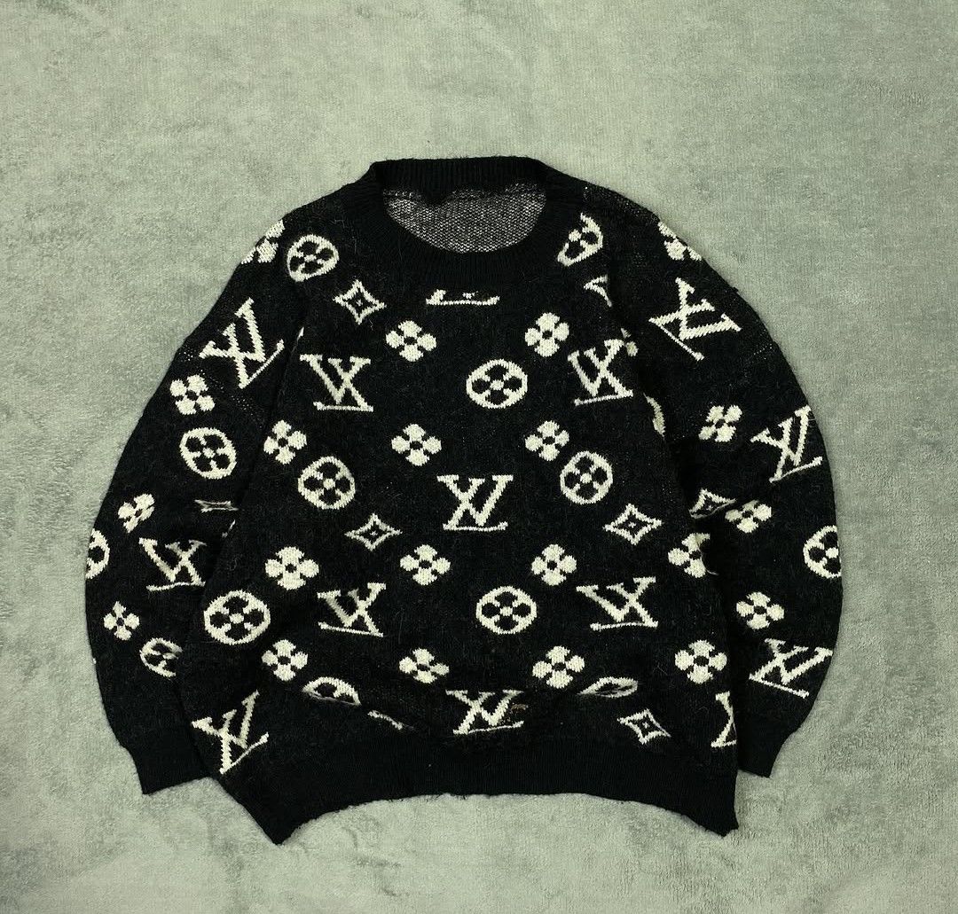 LV aop knitted sweater (Category: Coats, Jackets and Outerwear) located in Cavite. Submitted by nior1305 (Listing ID 1465612107, Image 1). Description: LV aop knitted sweater Length: 23 width: 23 no issue condition: 10/10 mine: 500 .