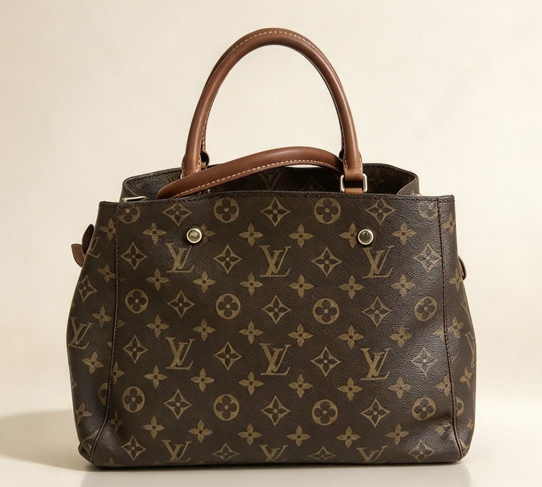 Lv bag (Category: Luxury Bags & Wallets) located in Iloilo. Submitted by khonz (Listing ID 1465612885, Image 1). Description: no flaw.