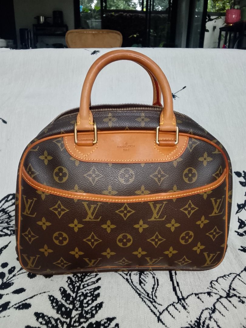 LV Bags bundle (Category: Luxury Bags & Wallets) located in Quezon City. Submitted by kema2191 (Listing ID 1465703639, Image 3). Description: LV trouville medium size LV speedy 30.
