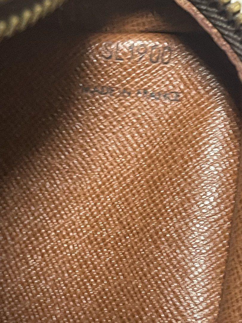 LV clutch bag (Category: Luxury Bags & Wallets) located in Quezon City. Submitted by brandmanila (Listing ID 1465606699, Image 2). Description: .