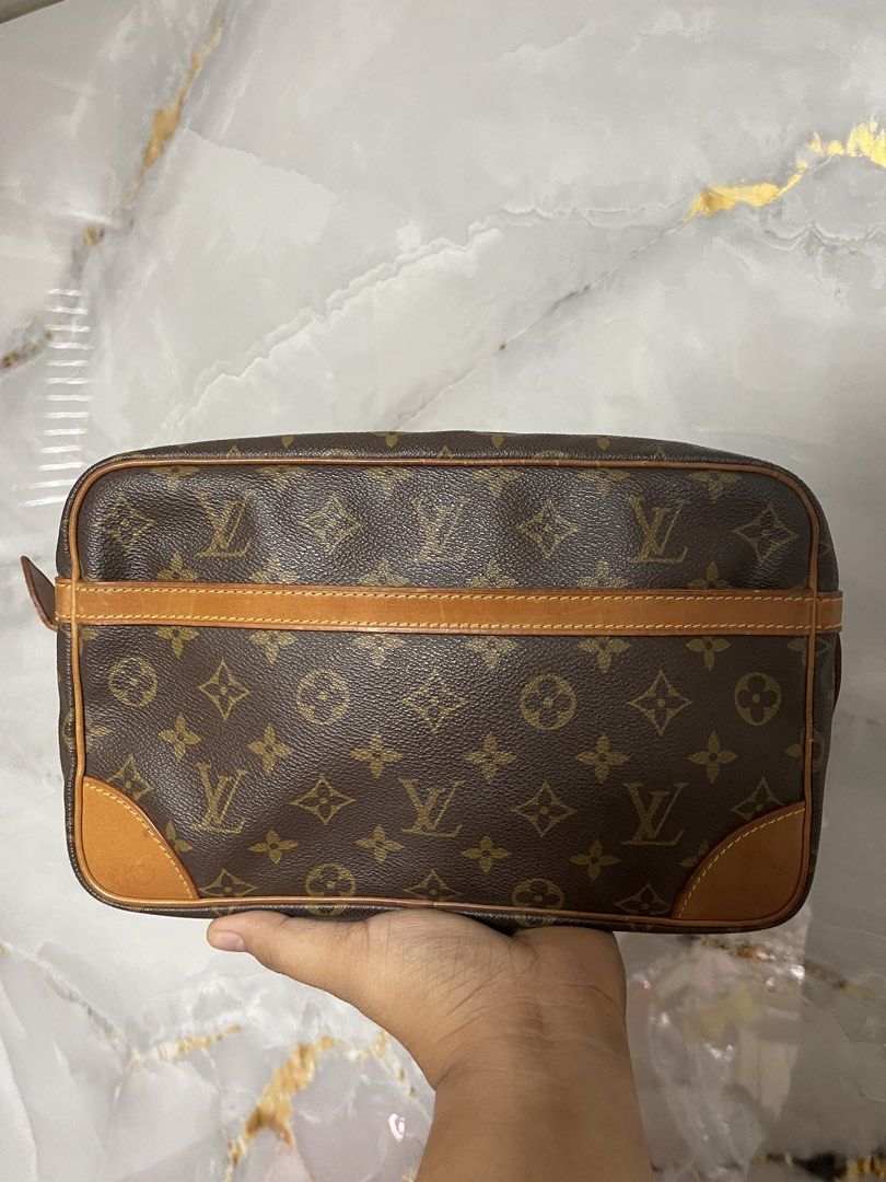 LV clutch bag (Category: Luxury Bags & Wallets) located in Quezon City. Submitted by brandmanila (Listing ID 1465606699, Image 1). Description: .