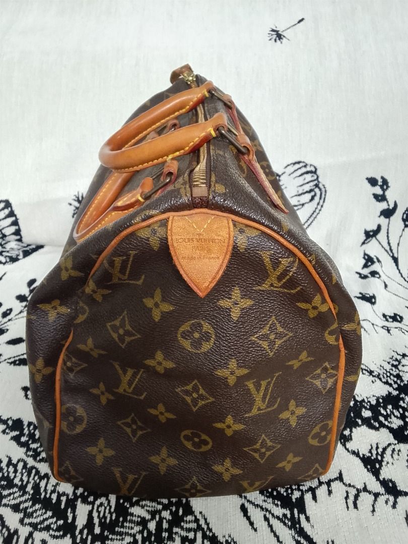 Lv Speedy 30 (Category: Luxury Bags & Wallets) located in Quezon City. Submitted by kema2191 (Listing ID 1465683138, Image 3). Description: .
