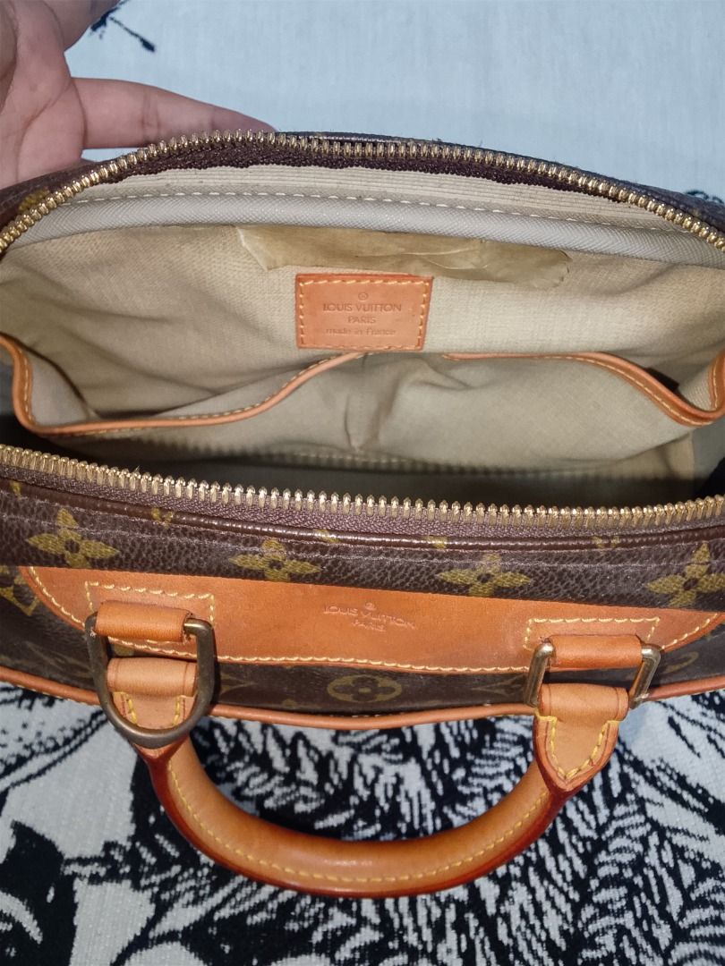 LV trouville medium size (Category: Luxury Bags & Wallets) located in Quezon City. Submitted by kema2191 (Listing ID 1465682858, Image 2). Description: .