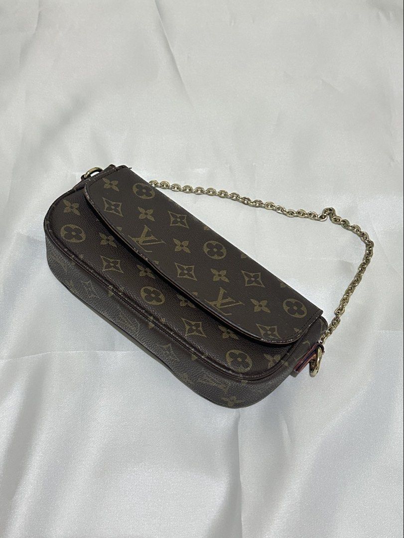 LV Wallet On Chain Ivy (Category: Purses & Pouches) located in Bacoor. Submitted by outthecloset (Listing ID 1465610135, Image 1). Description: • well-used, please manage your expectations • has chipped edges and some peeling on the sides, as shown in the pictures • comes with a free strap that can be used to wear it as a crossbody bag • please refer to the photos for the actual condition • ONLY for those who are not too particular about minor/ma