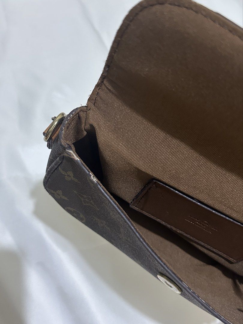 LV Wallet On Chain Ivy (Category: Purses & Pouches) located in Bacoor. Submitted by outthecloset (Listing ID 1465610135, Image 3). Description: • well-used, please manage your expectations • has chipped edges and some peeling on the sides, as shown in the pictures • comes with a free strap that can be used to wear it as a crossbody bag • please refer to the photos for the actual condition • ONLY for those who are not too particular about minor/ma