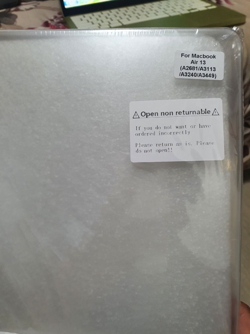 MacBook Air 13 Cover Case (Category: Other Accessories) located in Bulacan. Submitted by anton01011 (Listing ID 1465676920, Image 3). Description: Selling this hard cover for Macbook Air 13 Nagkamali ng order instead of Macbook Neo cover SJDM Bulacan area or via J&T shipping.