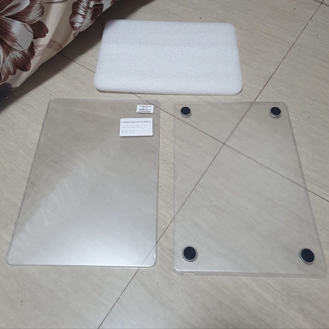 MacBook Air 13 Cover Case (Category: Other Accessories) located in Bulacan. Submitted by anton01011 (Listing ID 1465676920, Image 1). Description: Selling this hard cover for Macbook Air 13 Nagkamali ng order instead of Macbook Neo cover SJDM Bulacan area or via J&T shipping.