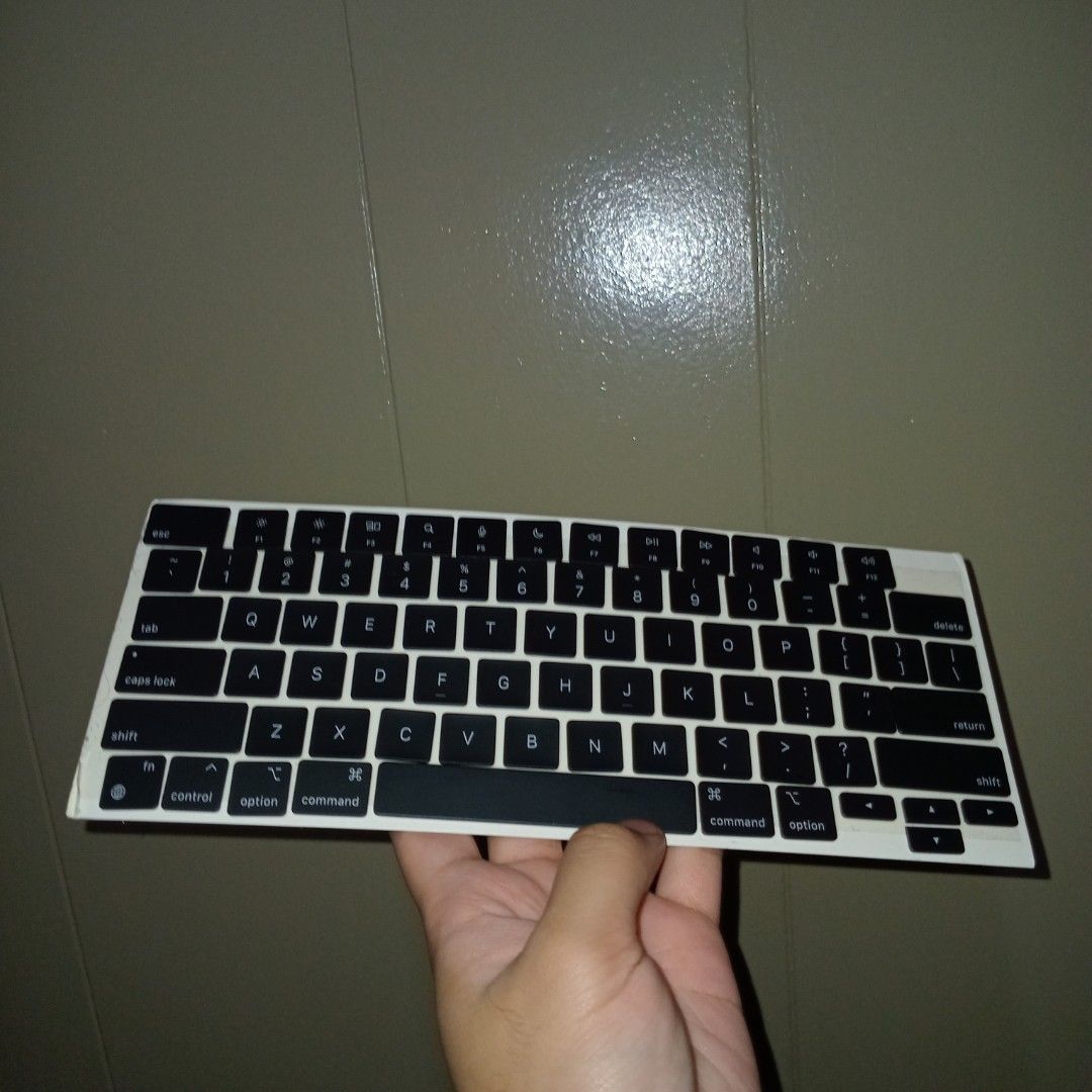 Macbook keycap and hinge for keyboard (Category: Craft Supplies & Tools) located in Pasig City. Submitted by fasttech01 (Listing ID 1465582520, Image 1). Description: .