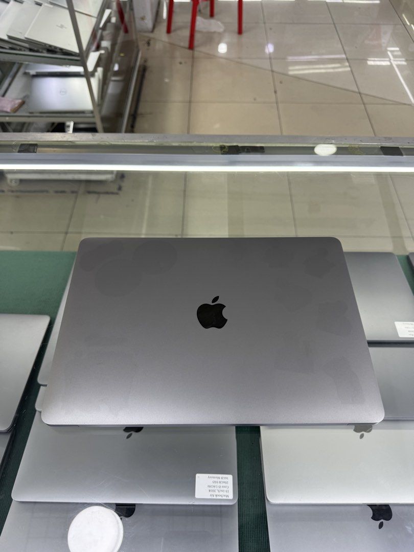Macbook Pro M1 256/16 100CC/100battery (Category: Laptops & Notebooks) located in Manila. Submitted by oddlion-e6f6 (Listing ID 1465599200, Image 2). Description: New Stock❗️❗️❗️ Available now✅ Apple Laptop Macbook Pro M1 13-inch, 2020 Processor: M1 Pro Storage: 256GB SSD Memory: 16GB RAM mac OS: macOS Tahoe Version 26.3 Cycle Count: 100 Baterry Health: 100% Baterry Condition: Normal Color: Space Gray included: Unit, Original Charger, Pouch all T