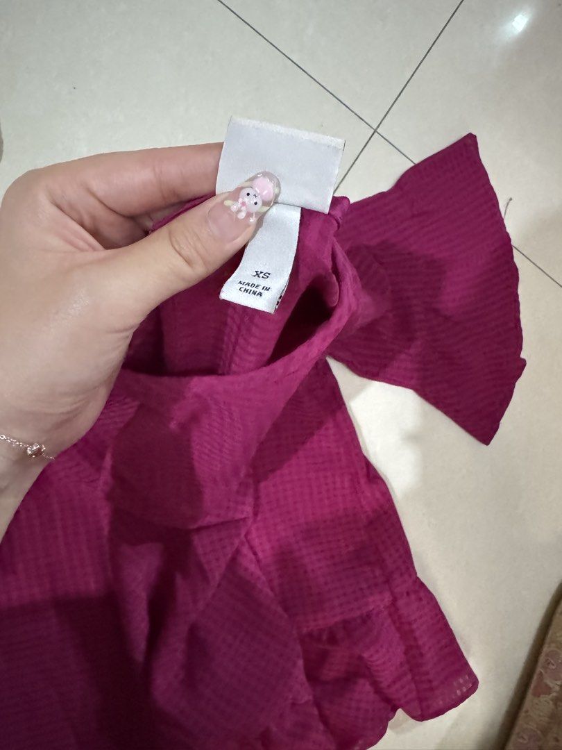 Magenta Bell Sleeve Ruffle Hem Blouse (Category: Blouses) located in Quezon City. Submitted by sweetlyluxe (Listing ID 1465620835, Image 3). Description: - Color: Magenta pink with subtle check pattern - Size: XS - Design: Bell sleeves, ruffled hem, and back keyhole button closure - Material: Lightweight and comfortable .