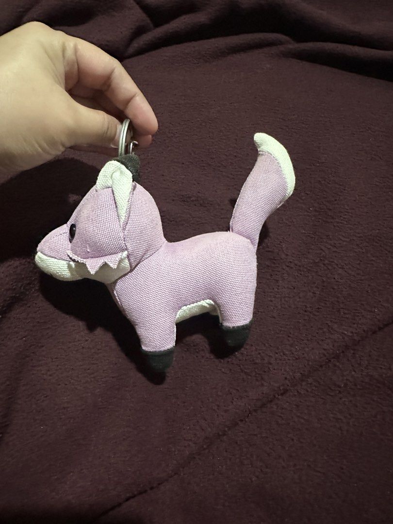 Maison Kitsune Key Ring Fox (Category: Other Merchandise) located in Subic. Submitted by misswais (Listing ID 1465656684, Image 2). Description: Original Maison Kitsune Key Ring Fox that retails at ₱5,000-6,000 😍.
