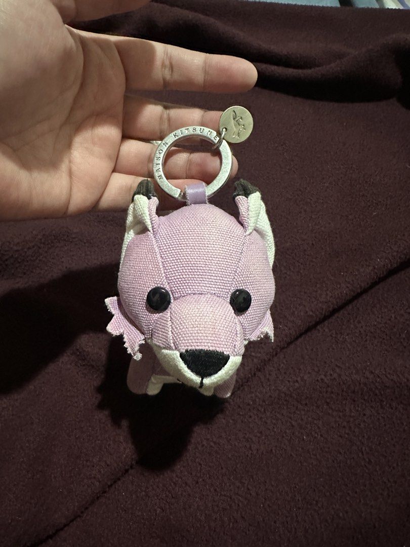 Maison Kitsune Key Ring Fox (Category: Other Merchandise) located in Subic. Submitted by misswais (Listing ID 1465656684, Image 1). Description: Original Maison Kitsune Key Ring Fox that retails at ₱5,000-6,000 😍.