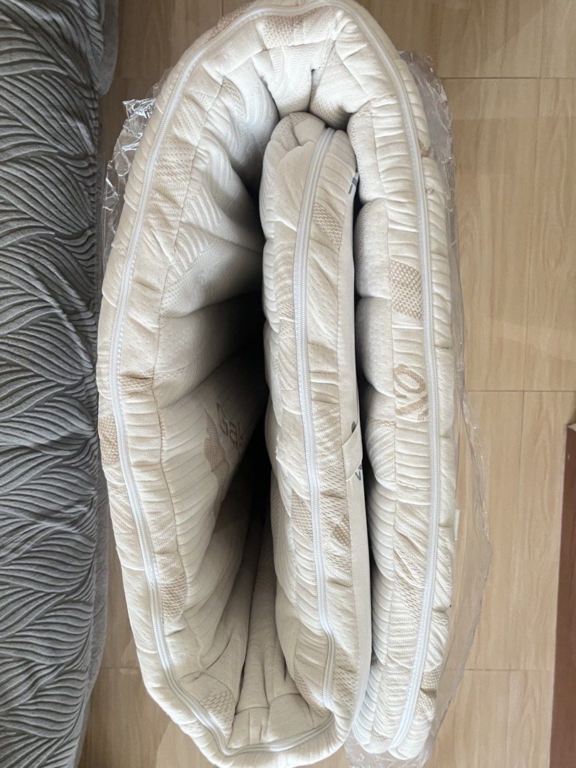 Mandauefoam Flex Profile Topper 2x36x75 (Category: Bedding & Towels) located in Tanza. Submitted by morbita (Listing ID 1465590088, Image 2). Description: MandaueFoam Flex Profile Topper - 2inx36inx75in (single bed) - recently bought (as seen in printed ref code) and only used once - no issues at all - price still negotiable 🧧: BPI, GCash, Maya, and Landbank 🚘 : J&T, Flash Express, LBC, and any SDD *can also do meetups for cash transactions .