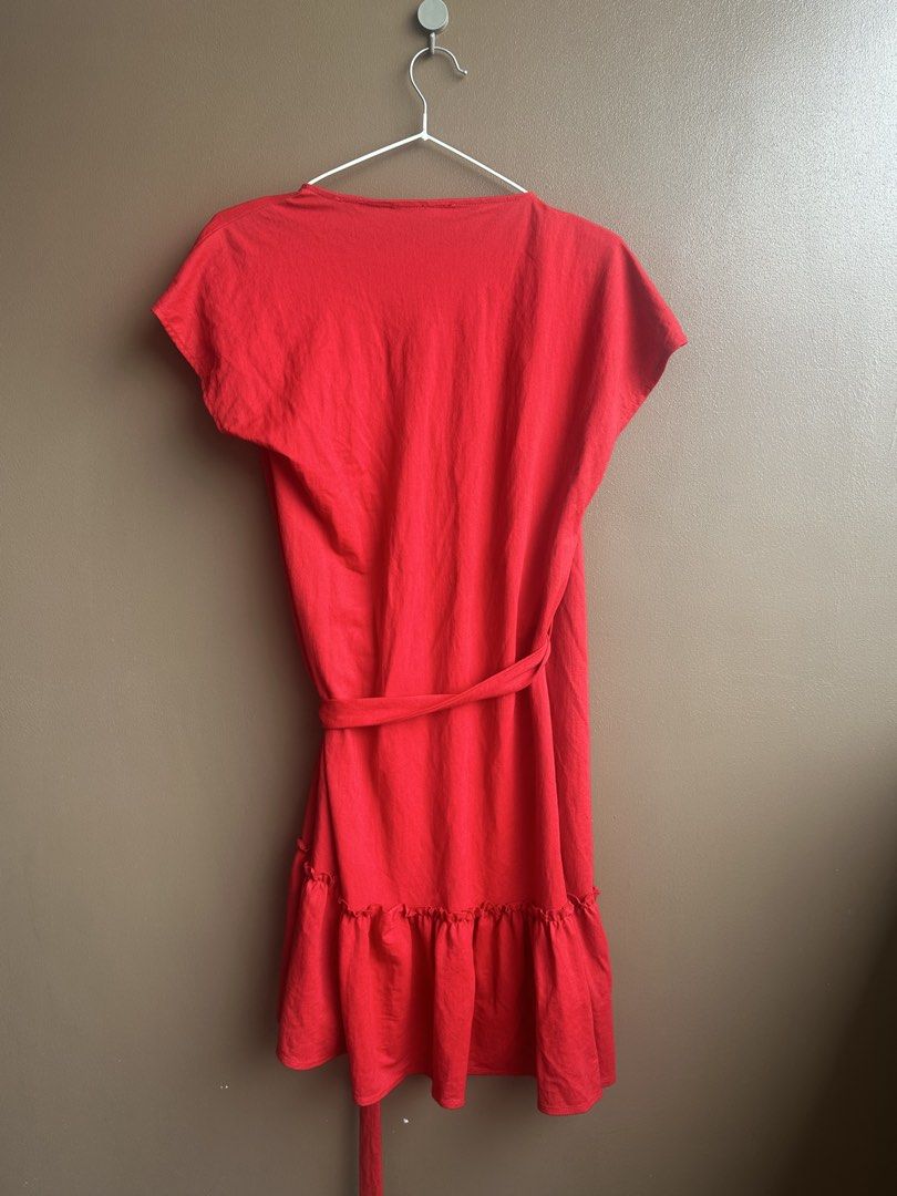 Mango Casual Red Wrap Dress Size M (Category: Dresses) located in Pasig City. Submitted by afterglowpreloved (Listing ID 1465614877, Image 2). Description: .