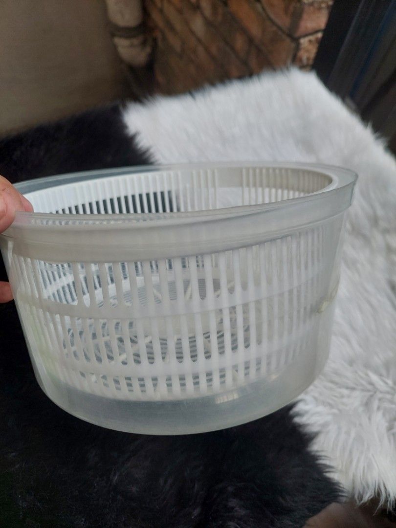 Manual Salad Spinner with Green Lid (Category: Food Organization & Storage) located in Navotas City. Submitted by venizianess (Listing ID 1465704477, Image 2). Description: - Type: Hand-crank salad spinner - Color: Clear bowl, white basket, and bright green lid with rotating knob - Condition: Used only a few times, excellent working condition - Ideal for: Quickly washing and drying lettuce, spinach, and herbs - Status: Clean and ready for use 📍B