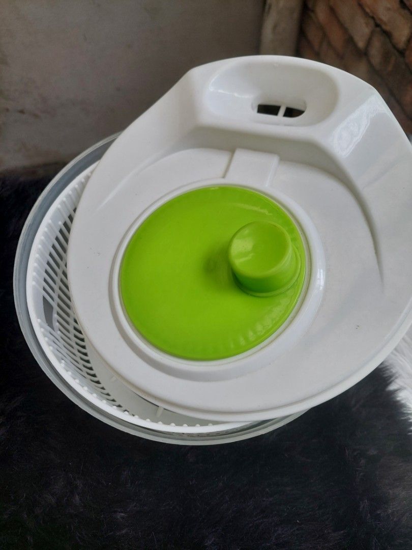 Manual Salad Spinner with Green Lid (Category: Food Organization & Storage) located in Navotas City. Submitted by venizianess (Listing ID 1465704477, Image 1). Description: - Type: Hand-crank salad spinner - Color: Clear bowl, white basket, and bright green lid with rotating knob - Condition: Used only a few times, excellent working condition - Ideal for: Quickly washing and drying lettuce, spinach, and herbs - Status: Clean and ready for use 📍B