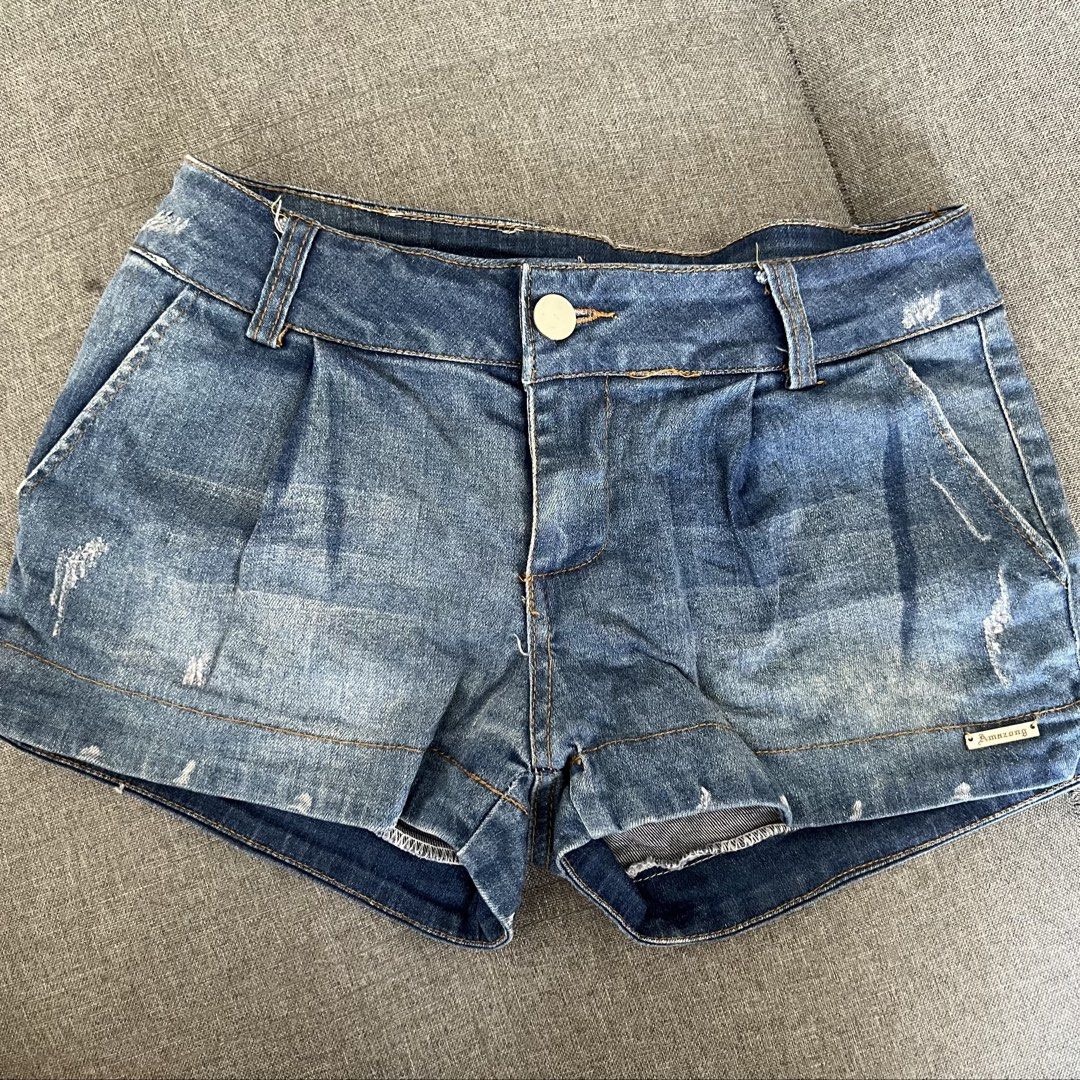 Maong short/Denim short (Category: Shorts) located in Manila. Submitted by andieaaa (Listing ID 1465688383, Image 1). Description: Waist: 24-25 can do meet up and deliver (sf shoulder by the buyer).