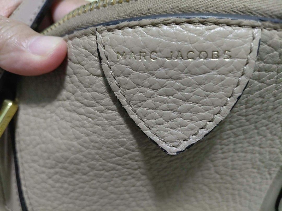 Marc Jacobs (Category: Shoulder Bags) located in Cainta. Submitted by mmusaimports (Listing ID 1465626470, Image 3). Description: Authentic Marc Jacobs shoulder bag.