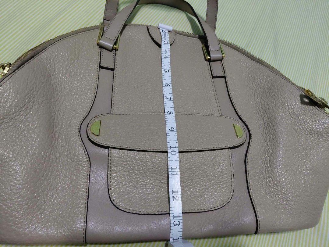 Marc Jacobs (Category: Shoulder Bags) located in Cainta. Submitted by mmusaimports (Listing ID 1465626470, Image 2). Description: Authentic Marc Jacobs shoulder bag.