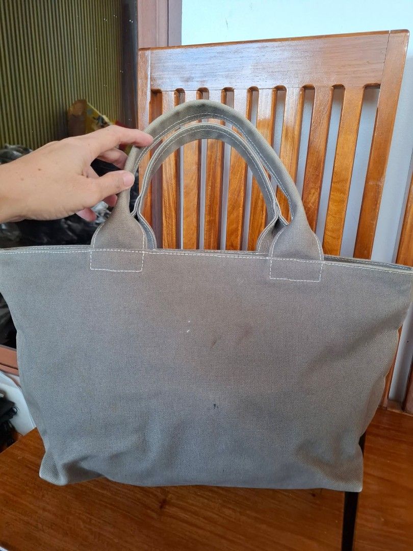 Marc Jacobs (Category: Tote Bags) located in Sison. Submitted by myraholshoppe_05 (Listing ID 1465646754, Image 3). Description: 👜MJ tote large size like new.
