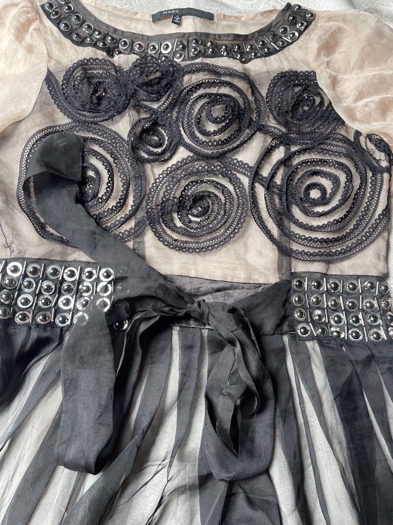 Vintage Marc Jacobs Dress (Category: Dresses) located in Iloilo. Submitted by kaizenfinds7 (Listing ID 1465607966, Image 2). Description: No issue 100%silk Fits m to l Size 4 +sf.