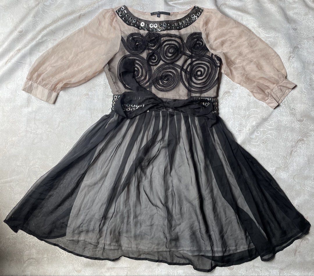 Vintage Marc Jacobs Dress (Category: Dresses) located in Iloilo. Submitted by kaizenfinds7 (Listing ID 1465607966, Image 1). Description: No issue 100%silk Fits m to l Size 4 +sf.