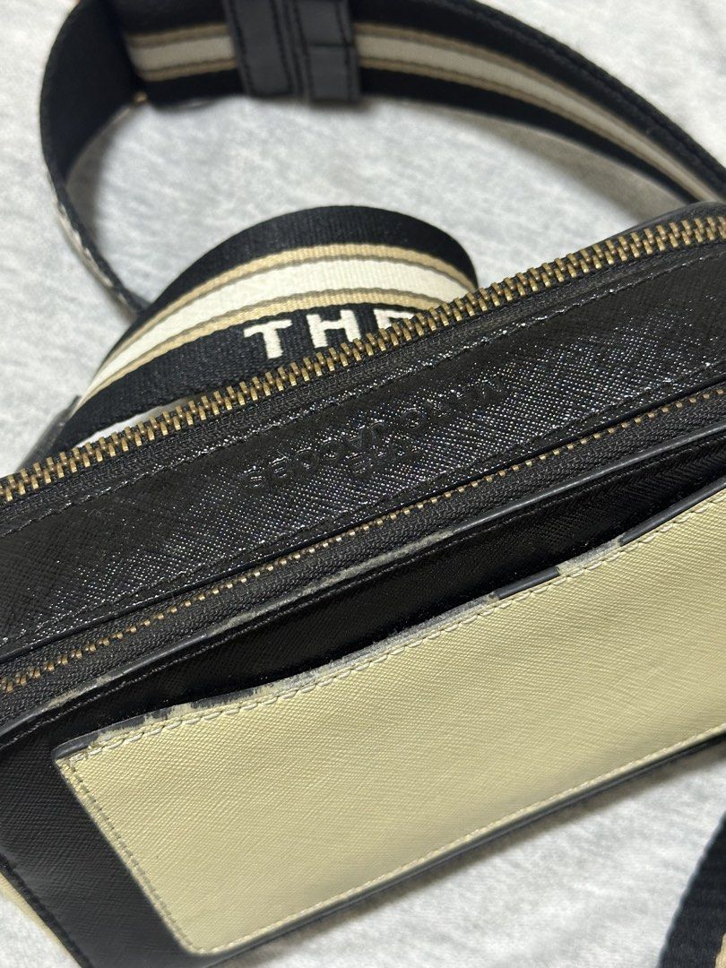 MARC JACOBS THE SNAPSHOT CAMERA BAG (Category: Cross-body Bags) located in San Pedro. Submitted by d3clutt3r_y (Listing ID 1465729985, Image 3). Description: with minor issues on zipper handles (please check photos) .