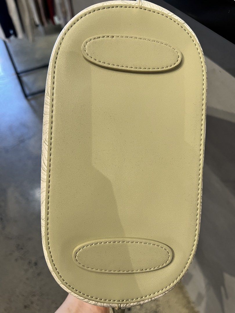 Mardi 2way bag in olive green (Category: Cross-body Bags) located in Imus. Submitted by vdc.apparel (Listing ID 1465599902, Image 3). Description: .