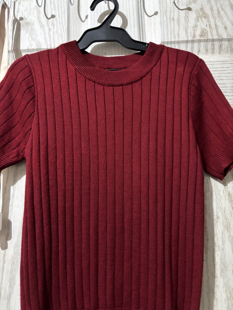 Maroon ribbed short-sleeve knit top (Category: Blouses) located in Bautista. Submitted by abgciaa (Listing ID 1465622799, Image 1). Description: - Color: Deep maroon - Material: Stretchy knit fabric with vertical ribbing - Fit: Fitted silhouette, short sleeves, round neckline - Style: Versatile basic piece, great for layering or wearing solo with jeans or skirts - Condition: Clean and well-maintained.