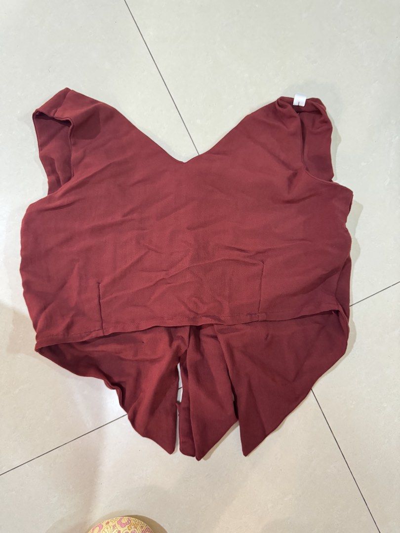 Maroon V-Neck Crop Top with ribbon bow (Category: Blouses) located in Quezon City. Submitted by sweetlyluxe (Listing ID 1465601517, Image 1). Description: - Color: Maroon - Style: Sleeveless crop top with V-neckline - Details: Chic ribbon bow knot with draped fabric - Fabric: Lightweight and unlined (great for layering or warm weather).