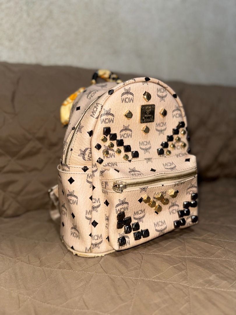 MCM Bagpack (FOR FREE) (Category: Backpacks) located in San Pablo. Submitted by calmhawk.60c993 (Listing ID 1465601094, Image 2). Description: IT DOES HAVE ISSUE,.. I CAN DO FREE THIS ITEM IF YOU PURCHASED 2 BAGS FROM MY LIST.