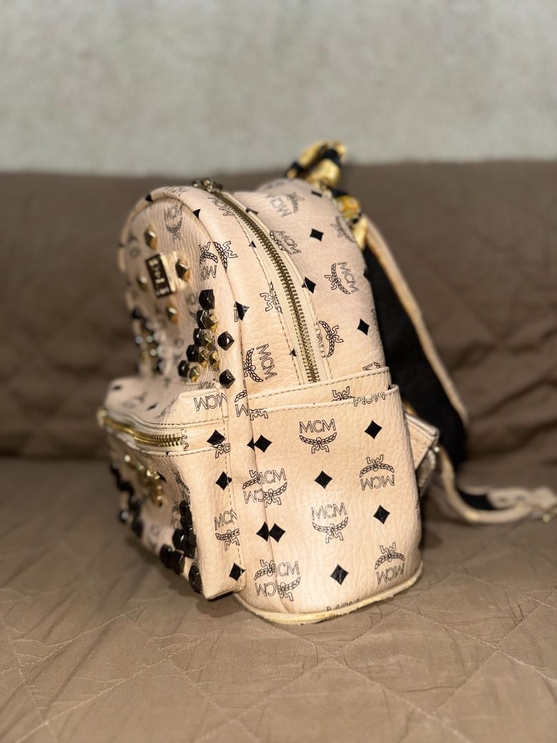 MCM Bagpack (FOR FREE) (Category: Backpacks) located in San Pablo. Submitted by calmhawk.60c993 (Listing ID 1465601094, Image 3). Description: IT DOES HAVE ISSUE,.. I CAN DO FREE THIS ITEM IF YOU PURCHASED 2 BAGS FROM MY LIST.