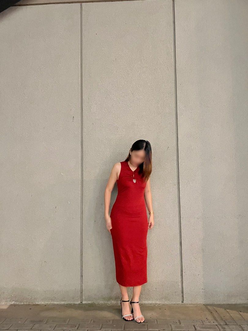 Medium, Red Bodycon Maxi Dress (Category: Dresses) located in Dasmarinas. Submitted by ohsnap_ (Listing ID 1465612551, Image 1). Description: - Brand: H&M Divided - Size: M (Bodycon) - Color: Red - Length: Maxi - Design: Sleeveless with a chic front twist cutout at the neckline - Material: Smooth and stretchy for a comfortable fit.