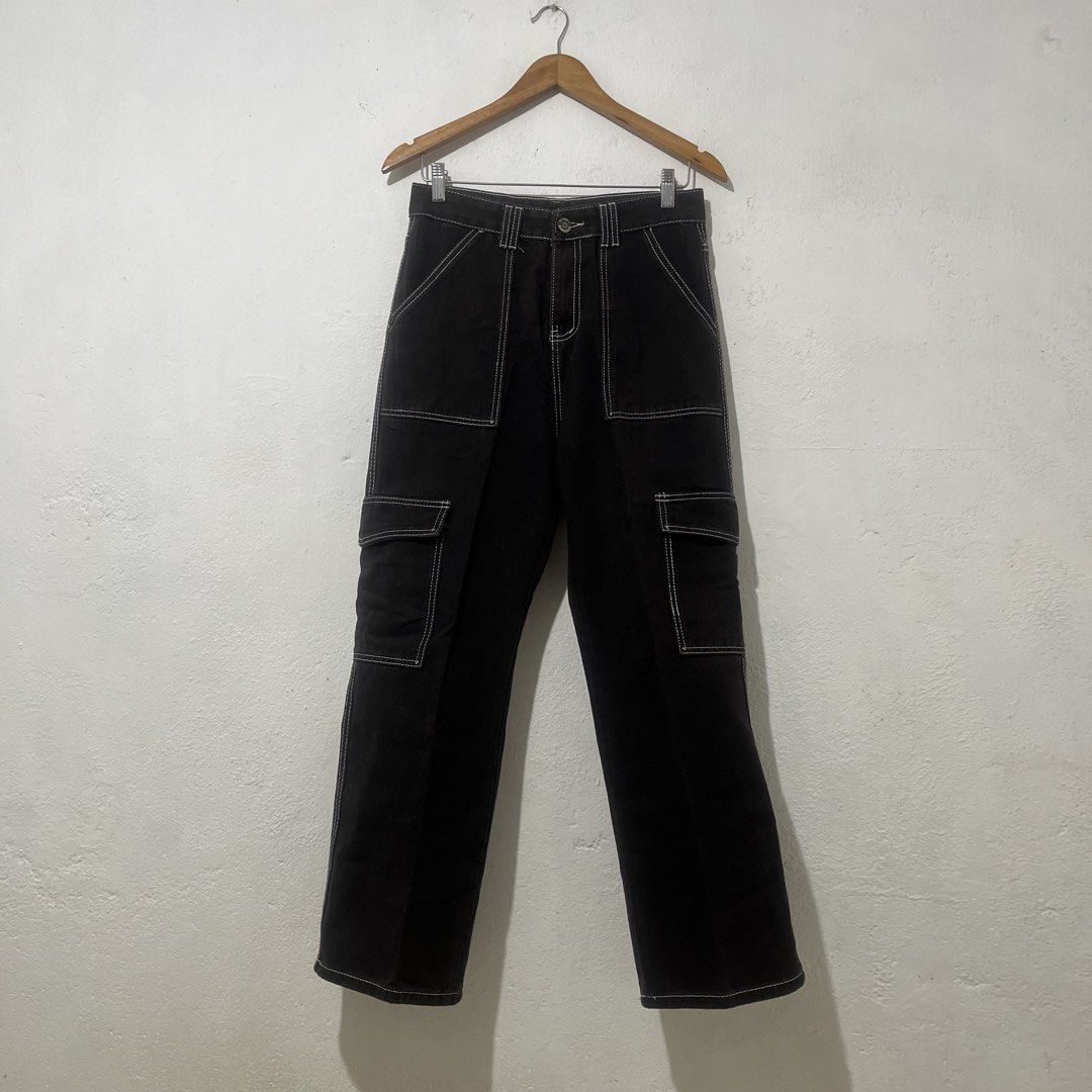 Men's Cargo Pants [Size: 30"] (Category: Jeans) located in Quezon City. Submitted by jpsstore (Listing ID 1465681408, Image 1). Description: Size: 30" Length: 38" No issue MOP: Gcash SHIPPING: J&t | Lalamove.