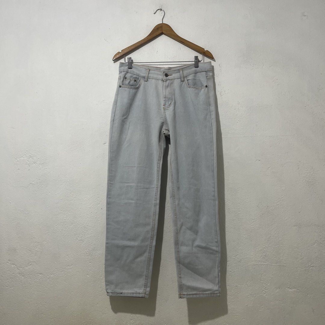 Men's Denim Jeans [Size: 32"] (Category: Jeans) located in Quezon City. Submitted by jpsstore (Listing ID 1465681034, Image 1). Description: Size: 32" Length: 39" No issue MOP: Gcash SHIPPING: J&t | Lalamove.