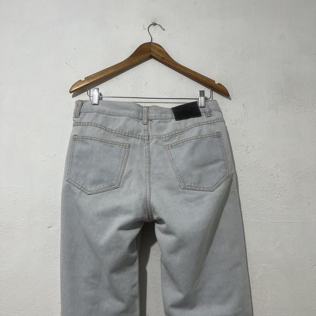 Men's Denim Jeans [Size: 32"] (Category: Jeans) located in Quezon City. Submitted by jpsstore (Listing ID 1465681034, Image 3). Description: Size: 32" Length: 39" No issue MOP: Gcash SHIPPING: J&t | Lalamove.