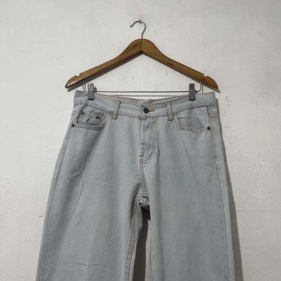Men's Denim Jeans [Size: 32"] (Category: Jeans) located in Quezon City. Submitted by jpsstore (Listing ID 1465681034, Image 2). Description: Size: 32" Length: 39" No issue MOP: Gcash SHIPPING: J&t | Lalamove.