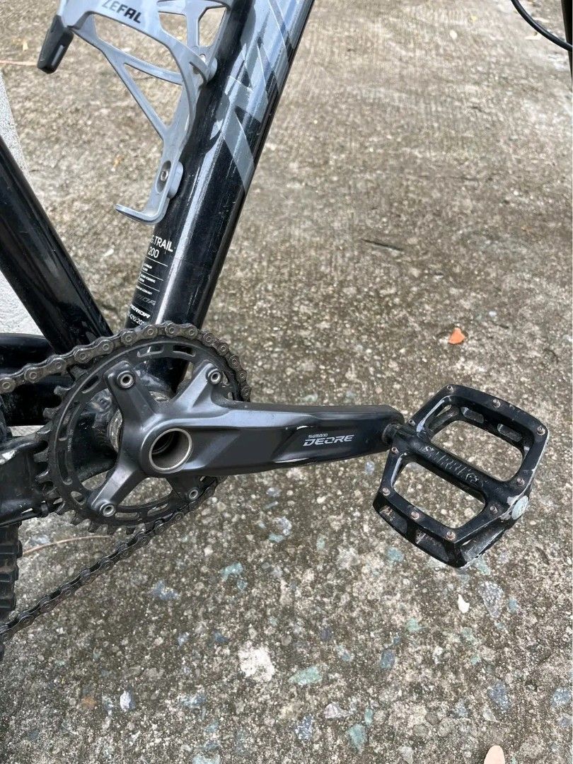 Merida Big Trail 200 Mountain Bike (Category: Bicycles) located in Manila. Submitted by landdyc (Listing ID 1465612126, Image 3). Description: Merida Big Trail 200 25,999 nego BIG TRAIL TFS aluminium, 148x12 thru-axle (boost) BSA bottom bracket 29er Medium Shimano Deore M4100 1x10 (11-46) Shimano Deore Crank M5100 Tektro M275 Hydraulic Brakes 180mm Rotors Suntour XCM32 120mm Kenda Regolith Tires (29x2.4 Front, 29x2.1 Rear) Internal Cabling (Jagwi