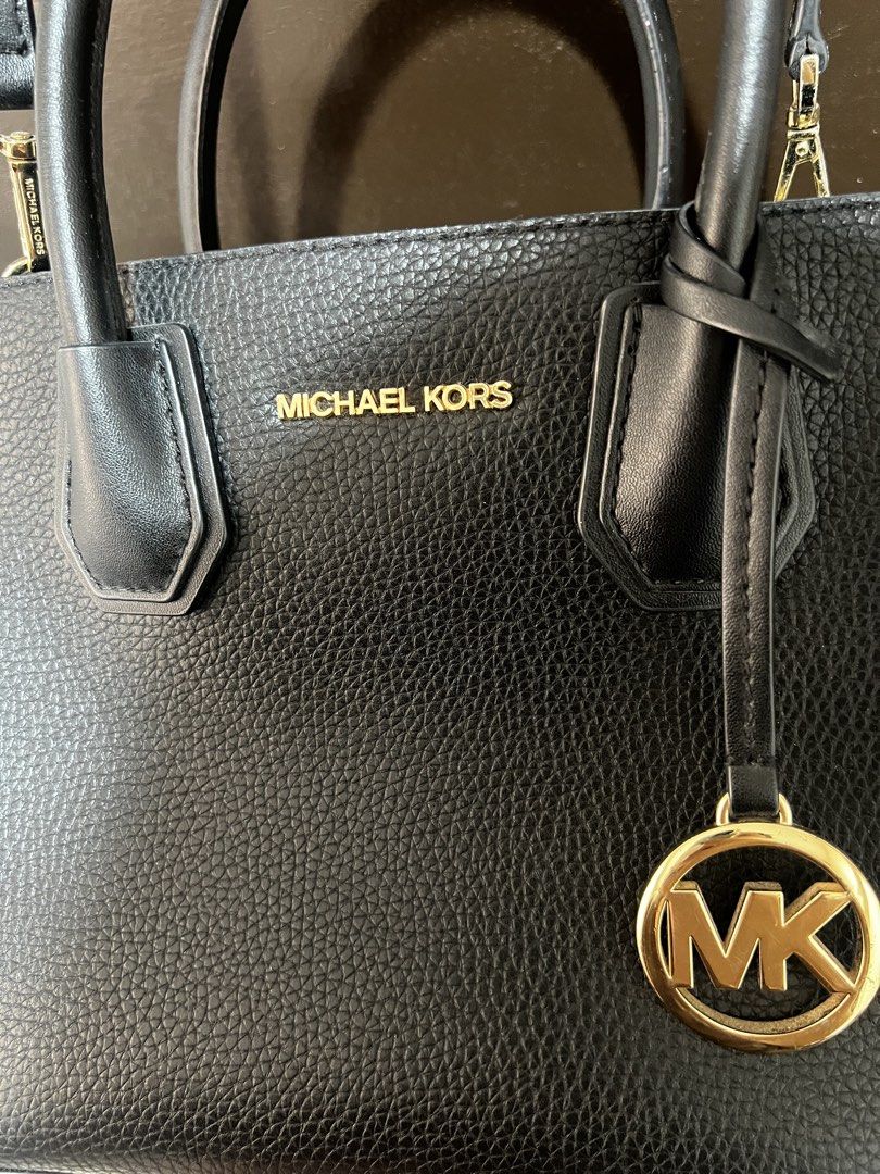 Michael Kors Bag (Category: Cross-body Bags) located in Cagayan de Oro. Submitted by highsee (Listing ID 1465610269, Image 3). Description: Michael Kors Mercer Medium Messenger Crossbody Bag - Black.