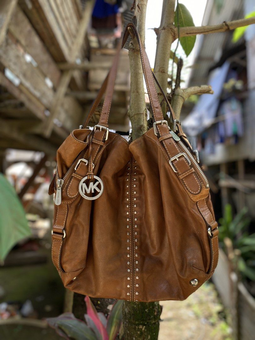 Michael Kors Shoulder bag (Category: Shoulder Bags) located in Cagwait. Submitted by roundsociety_ph (Listing ID 1465599728, Image 1). Description: .